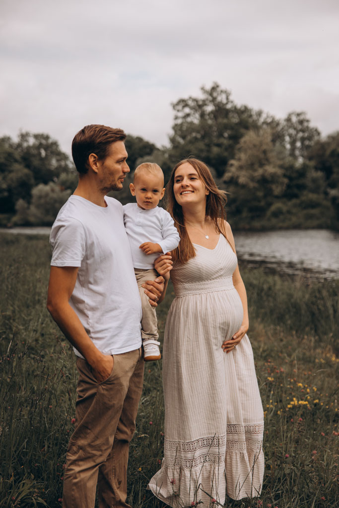 Familienshooting-natuerlich-Schwangerschaft-augsburg4